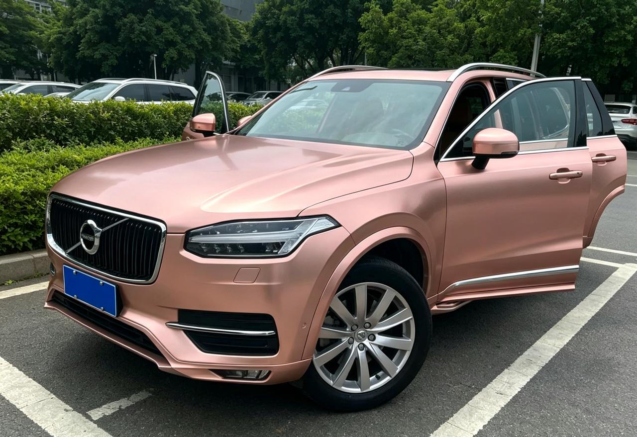 这是2017款沃尔沃xc90改薄雾粉。这种改装说实话不算太少，但对沃尔沃来说不算
