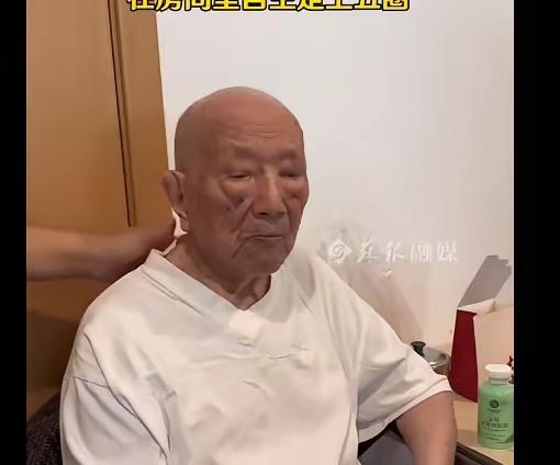 江苏苏州。石友良是苏州最长寿的老人，今年116岁，住在常熟琴川护理院。早上6点半