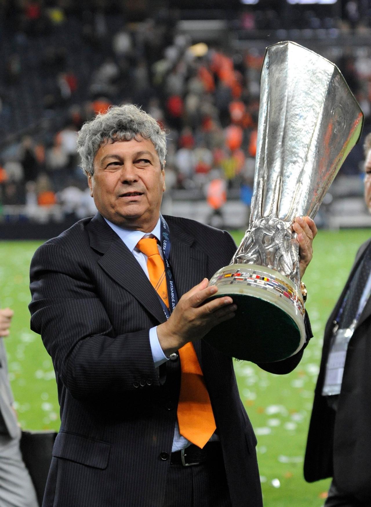 足坛40后教练——卢塞斯库

1945年出生，已经80岁的的罗马尼亚队主帅卢塞斯