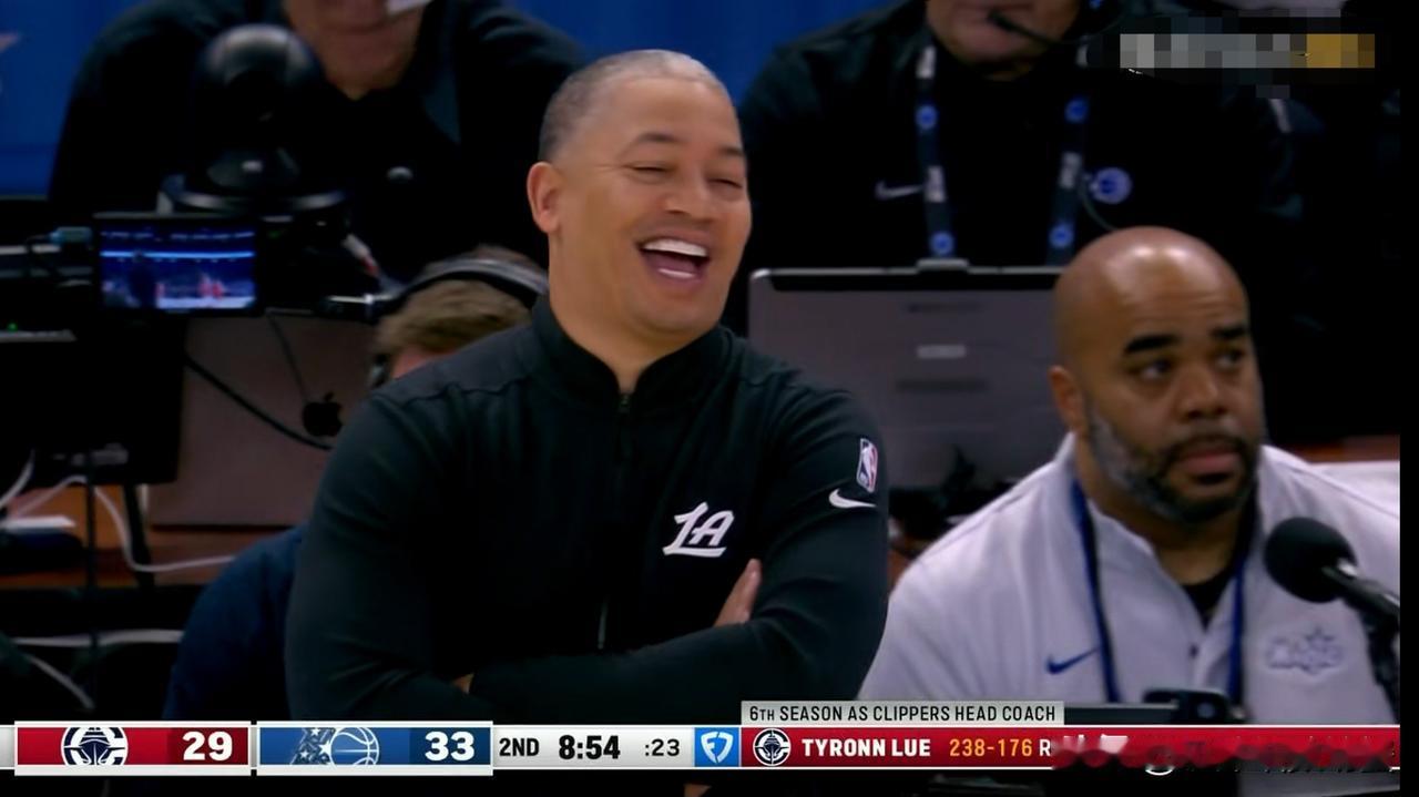 快船队记Farbod Esnaashari真是痛心疾首！在今天快船客场以101：