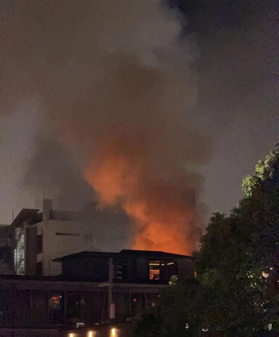 高市上台后，日本似乎“火”了起来。这段时间，日本的火灾似乎到处频发！11月29日