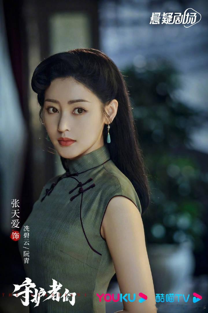 娱乐[超话]张天爱把旗袍穿出建模感旗袍造型真的太吃建模了，除非是张天爱这种顶级建