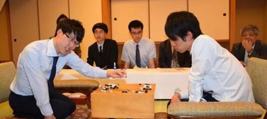 日本顶尖高手纷纷落马
四强一统面临土崩瓦解


日本近几年来井山裕太、一力辽、芝