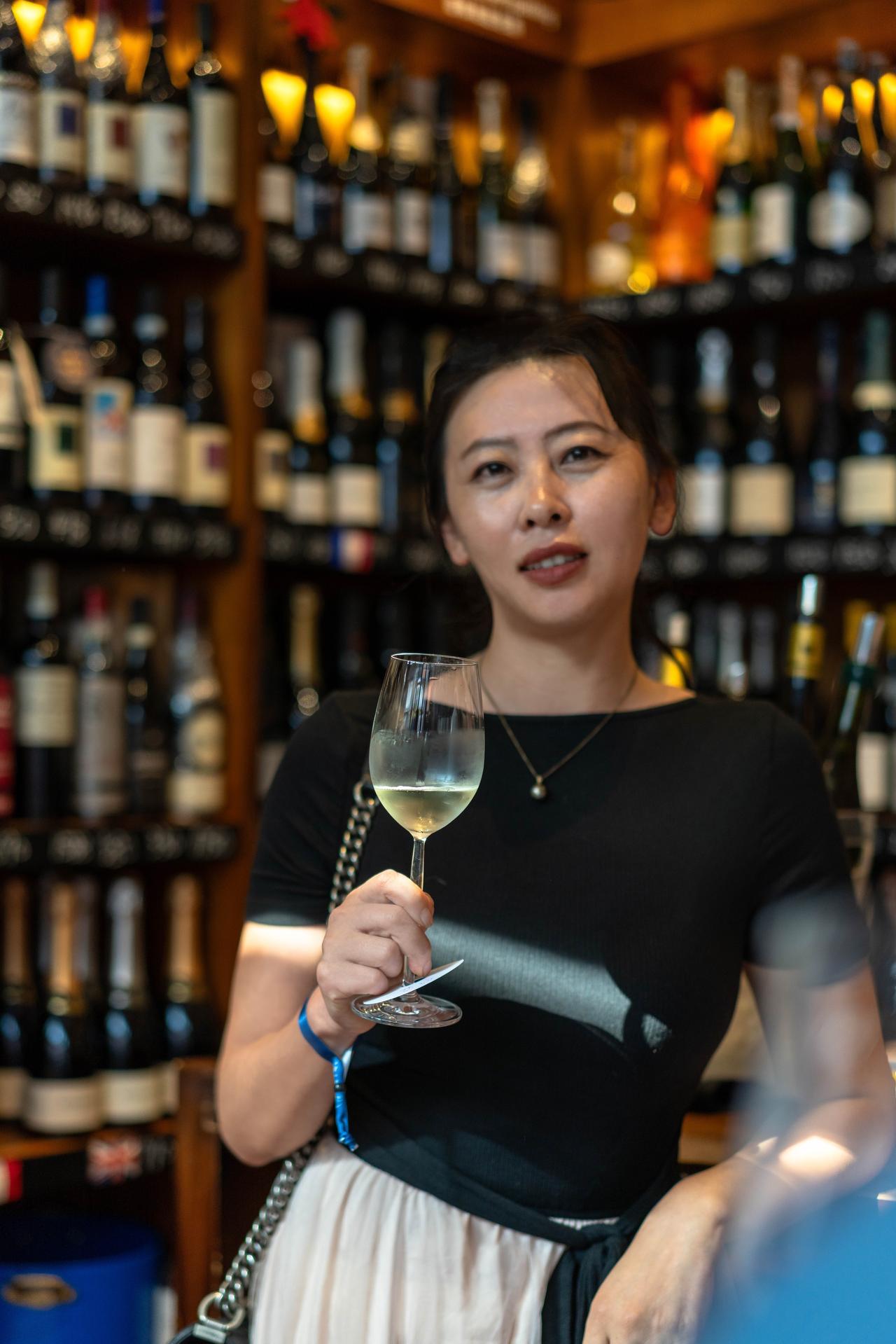 五十款白葡萄酒随便喝，是一种什么体验？

五十款白葡萄酒随便喝，是一种什么体验？