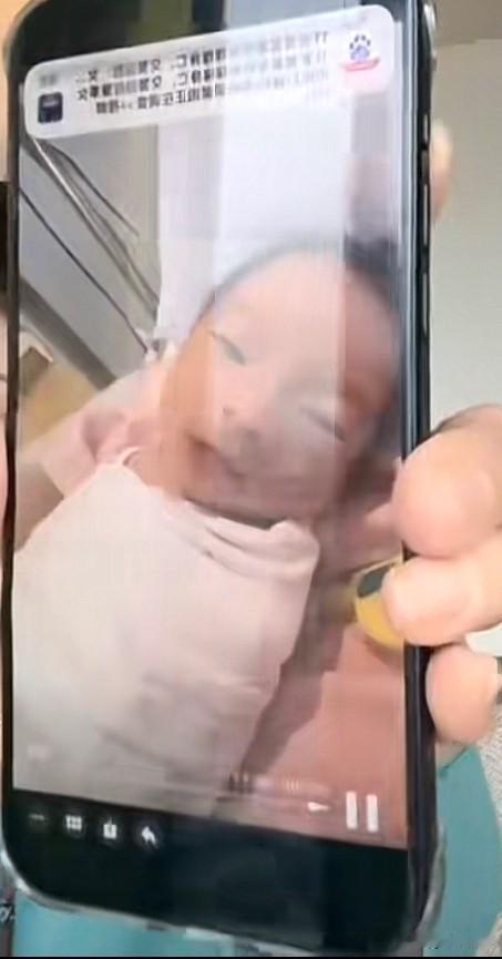 张兰，又开始晒娃啦！
汪小菲三胎儿子的近照曝光！
恕我直言，
马筱梅所生的这个儿