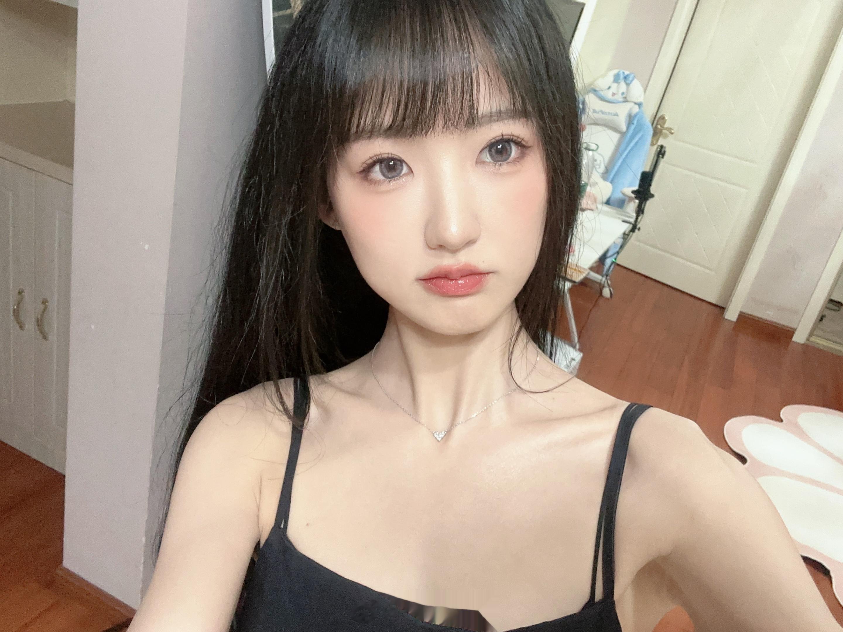 这个裙子买的时候觉得还挺好看的终于穿了就是觉得哪里怪 ​​​