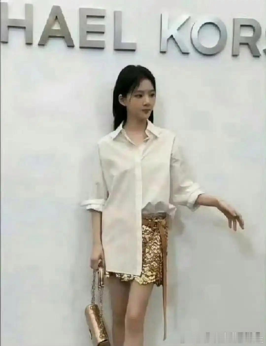 我丢，任敏好恐怖，大腿是我见过最细的了，快和小腿一般粗细了 