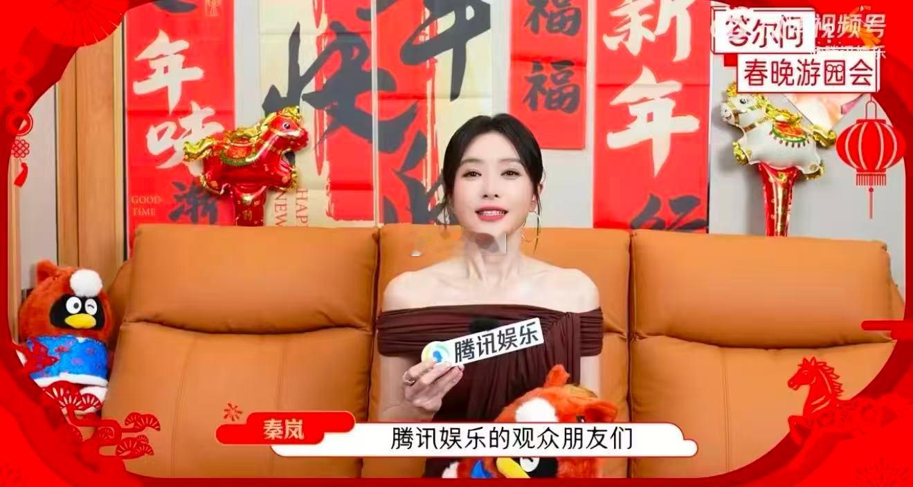 秦岚夸李沁像清水芙蓉般漂亮桃花花神秦岚祝大家桃花朵朵开她和王阳刚杀青又互怼，这默