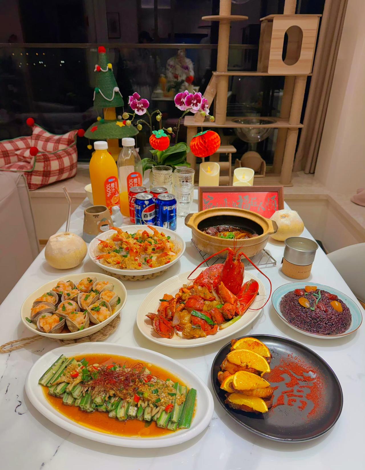 除夕年夜饭必上的这十五道菜！  

第一道：鸡（大吉大利）；  
第二道：鱼（年