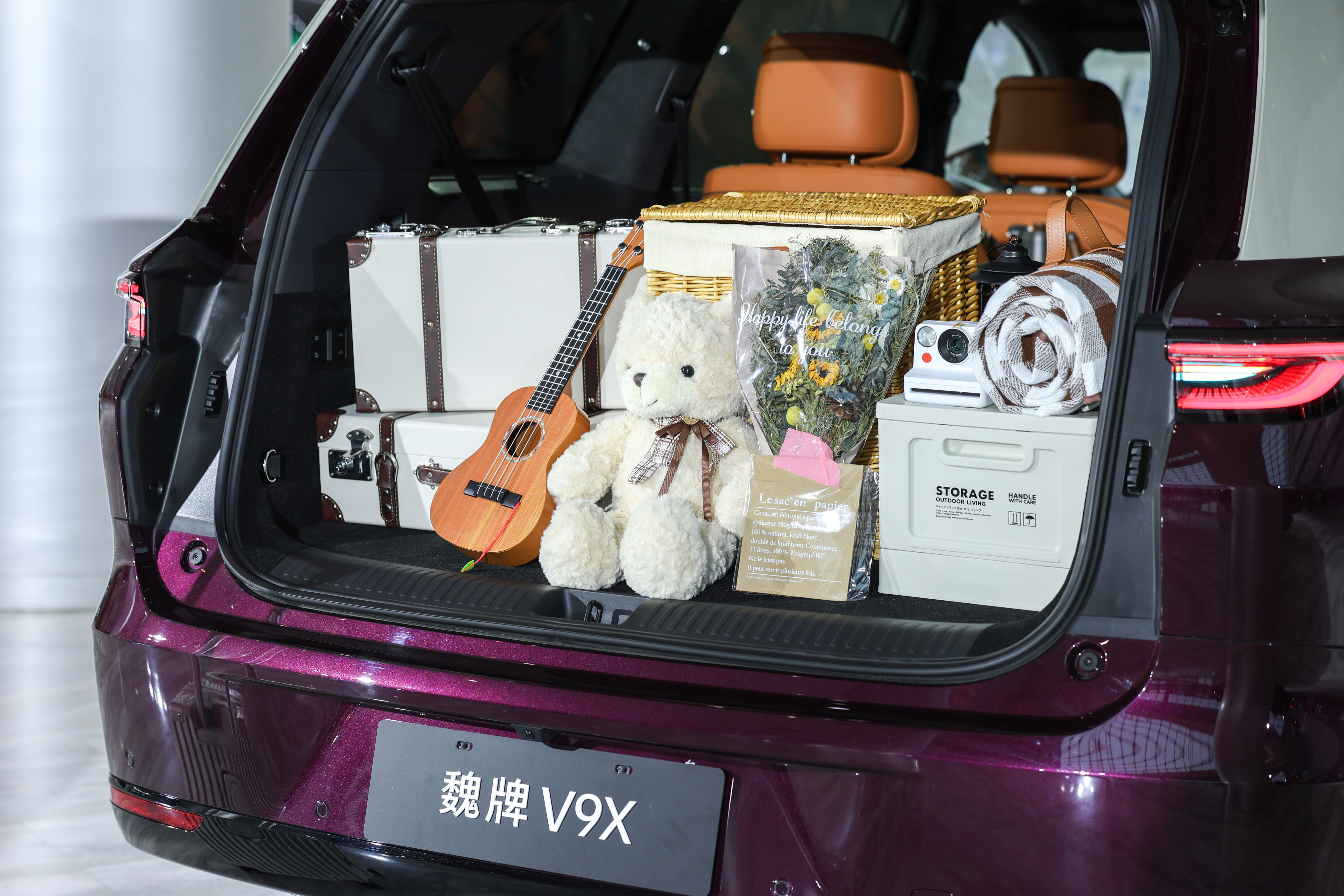 最近高端旗舰SUV也太卷了！魏牌V9X直接带着37.18万元预售价格，强势杀入市