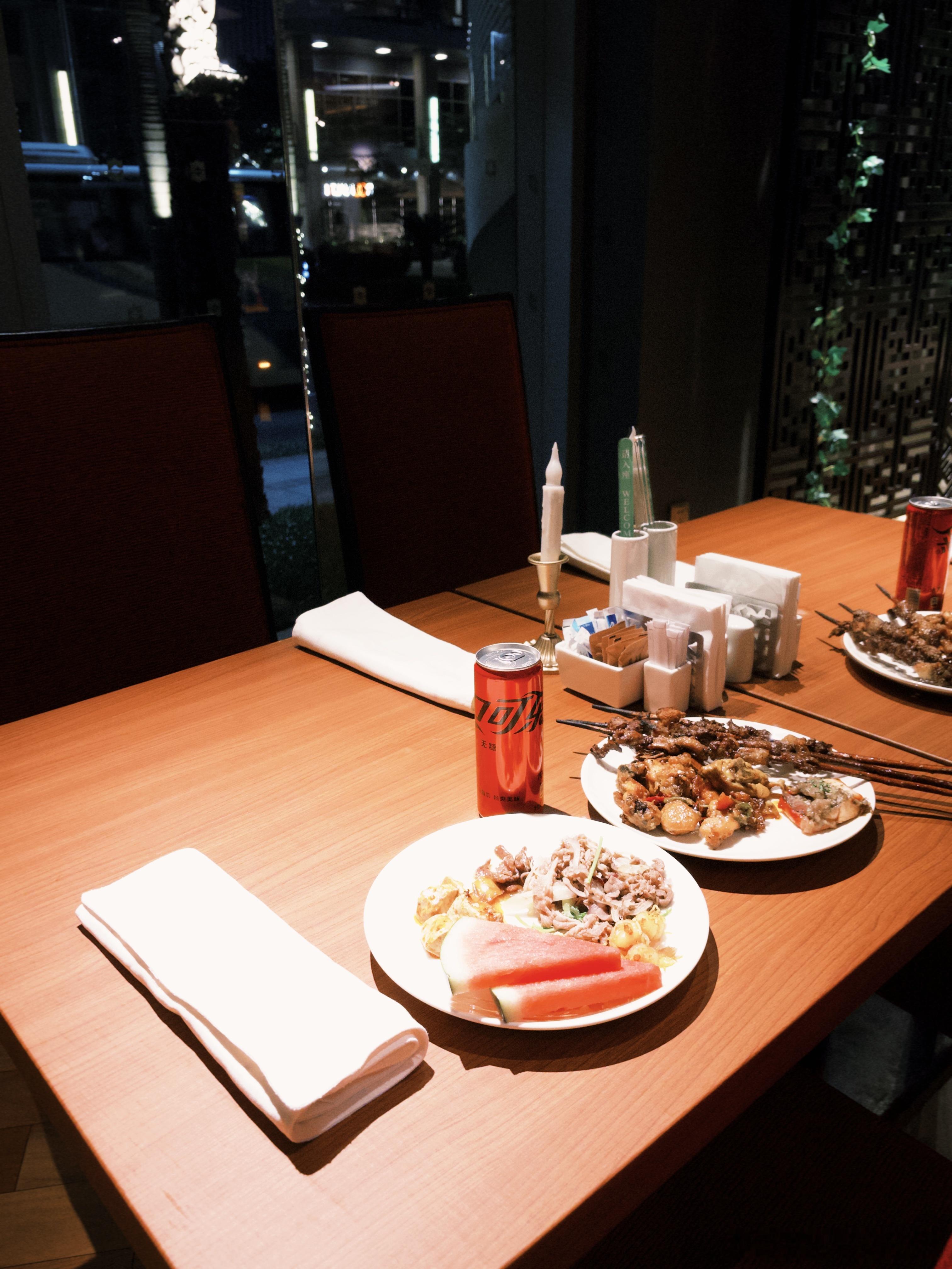 发布会结束 回到酒店 主办方提供了餐食 简直不要太幸福！ 已经开始期待Mate 