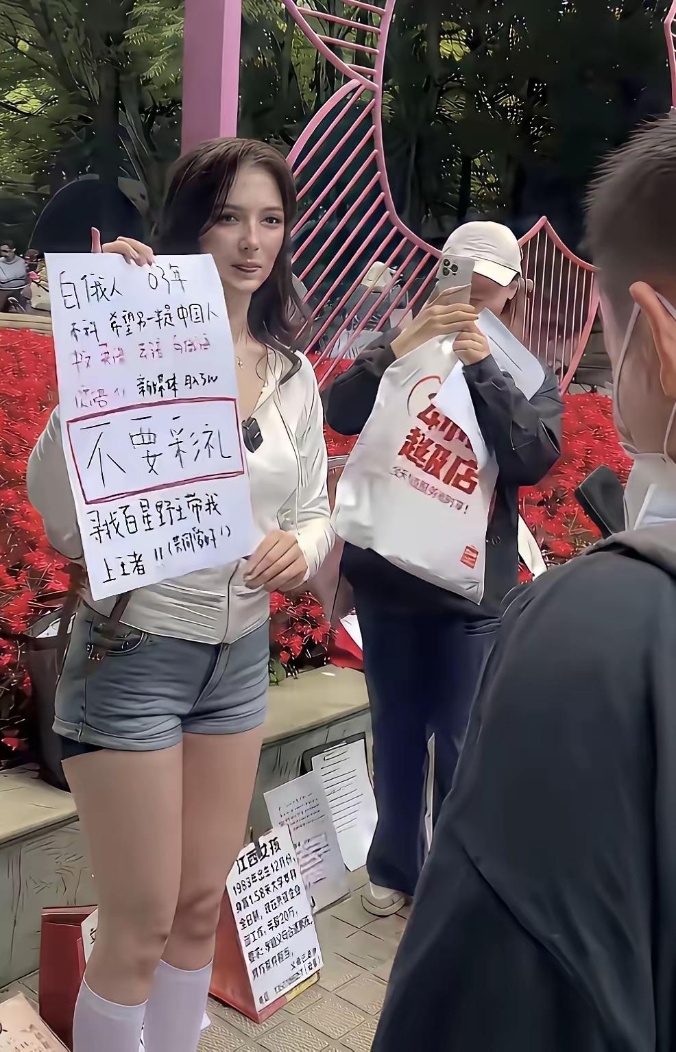 这白俄罗斯女孩是真的漂亮，看这身材比例真的太好了！更意外的是她在相亲现场开出的条