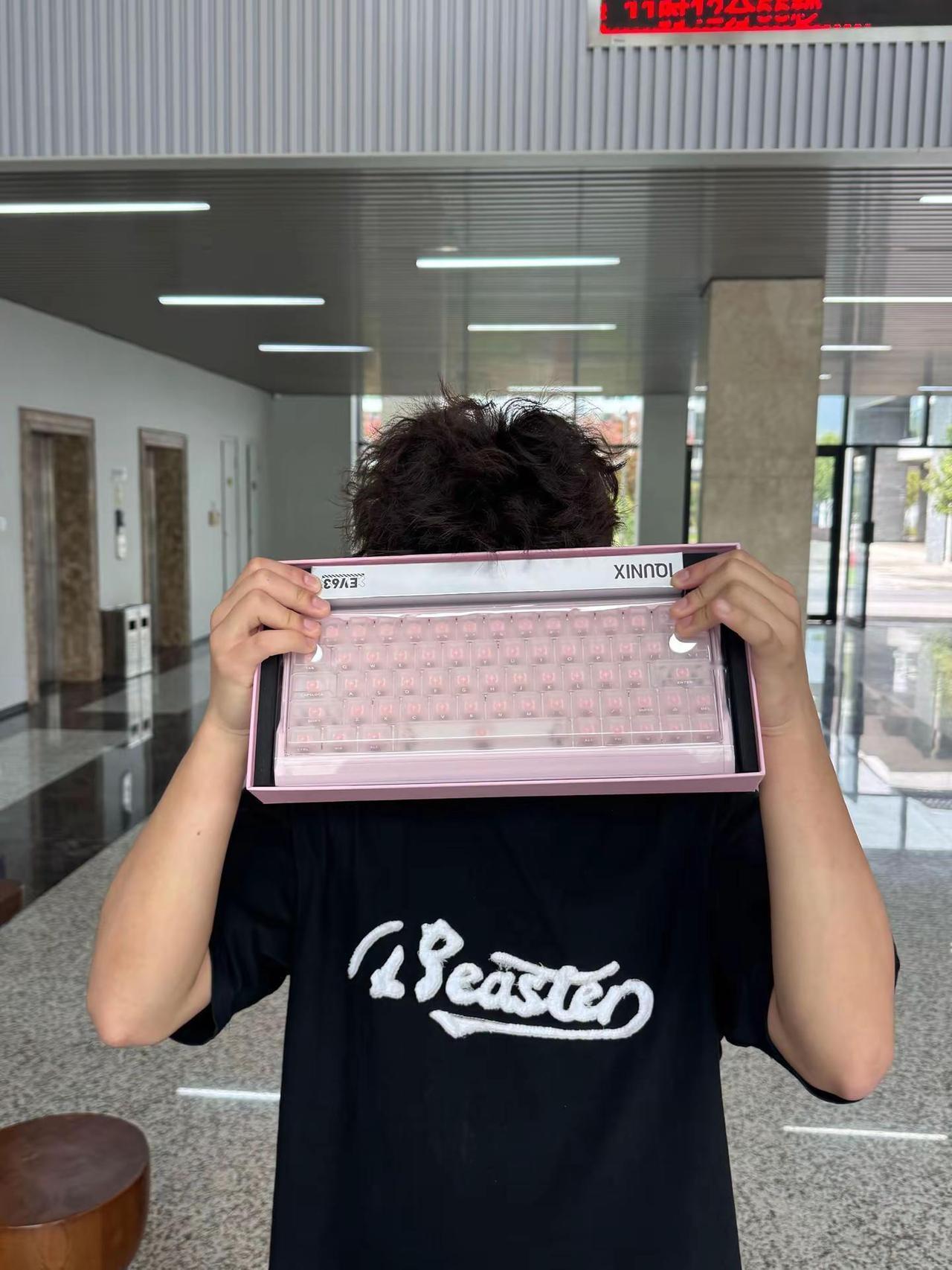 告诉hanghang 不用等10w+了 我老婆已经给我买了粉武士