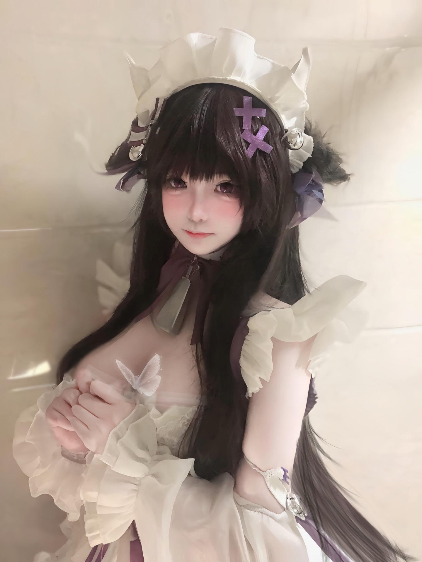 世界好吵 想躲进你怀里。