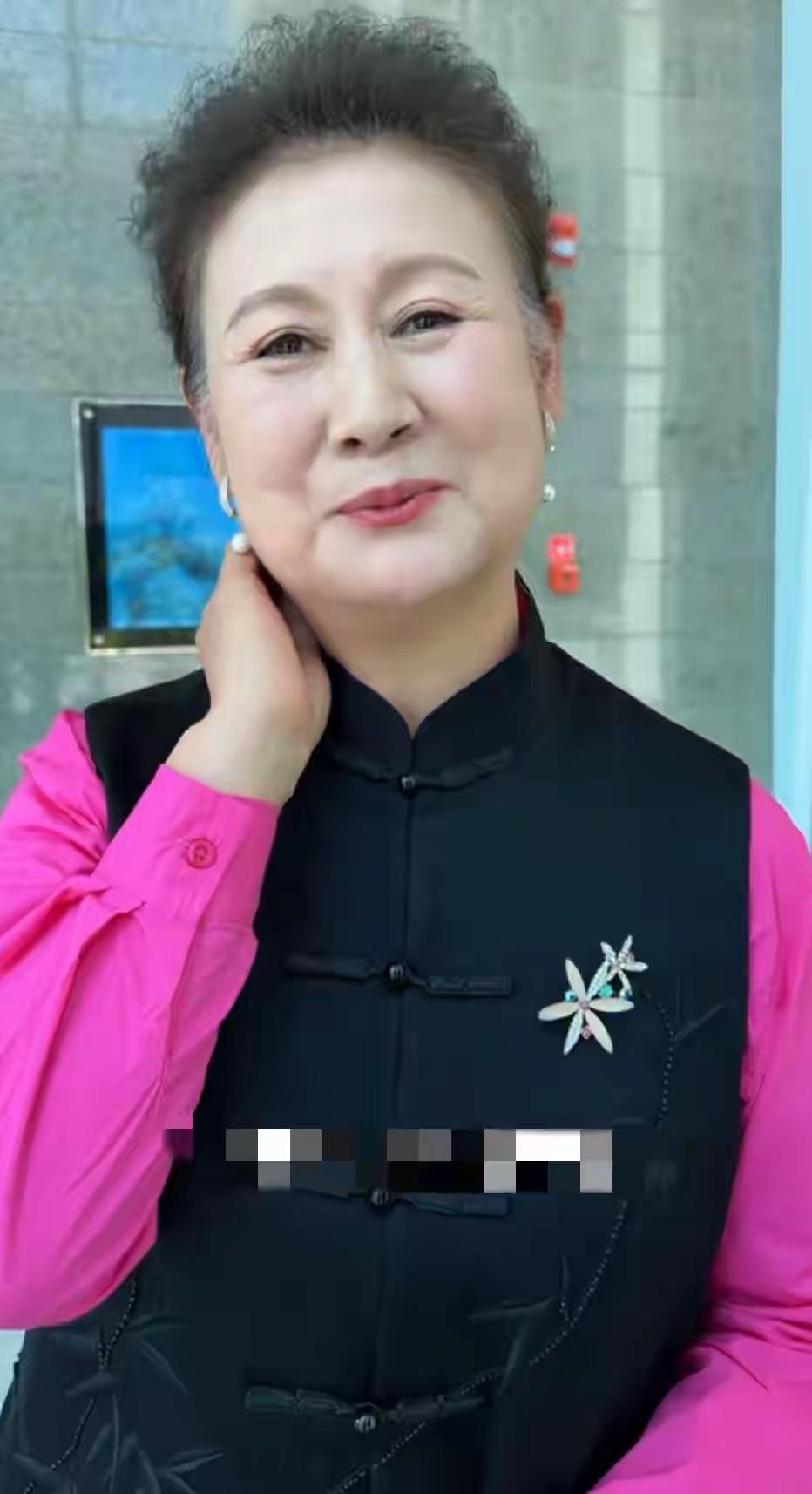 这位老奶奶你们认识吗？
她曾经是赵本山搭档，如今人家已经70多岁了，看着不像，顶