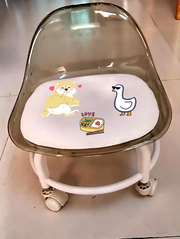 会转向小登子！

家人们快看这款透明滑轮小椅子！亚克力的透明靠背质感超棒，茶色通