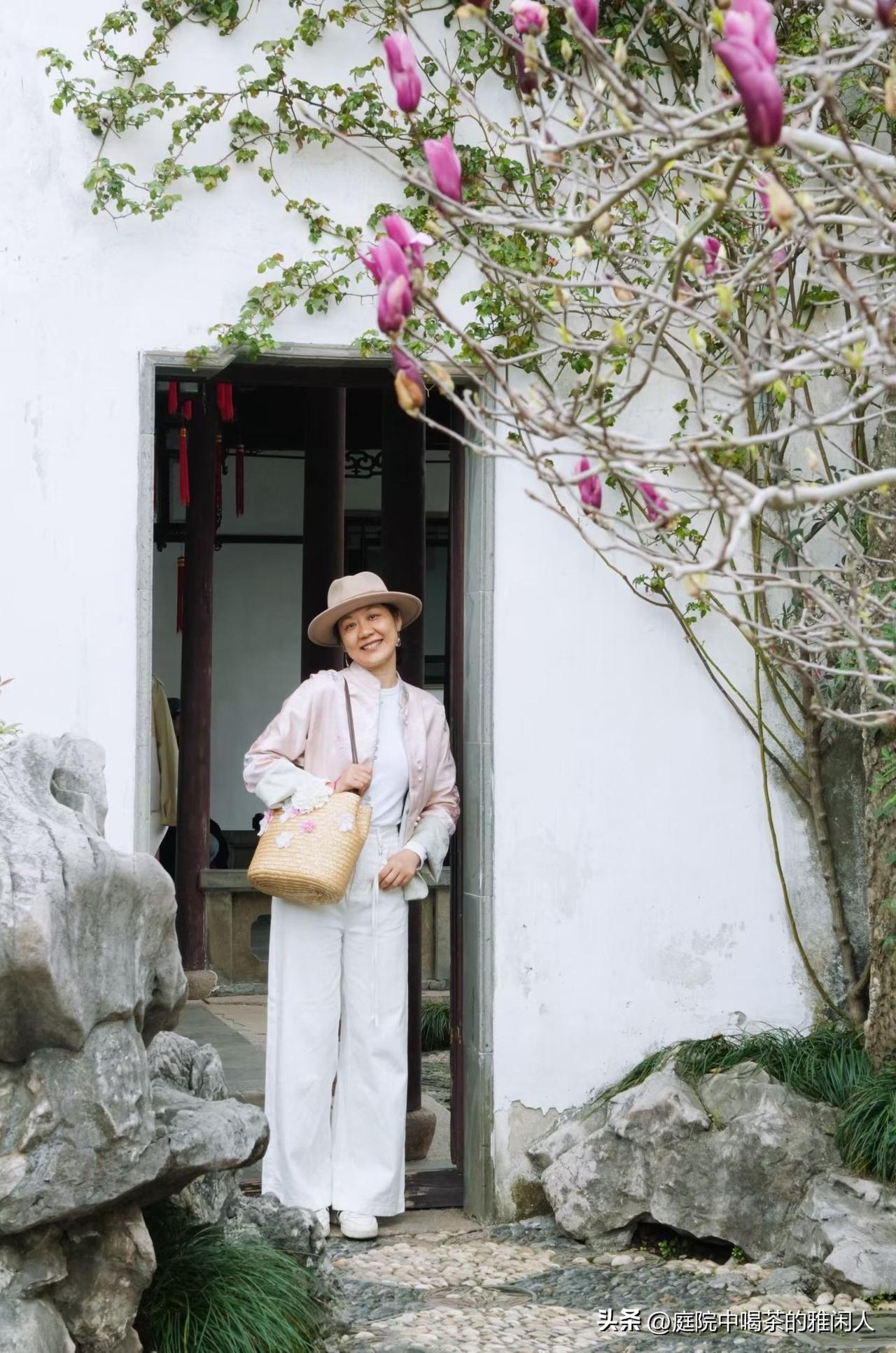 真的建议所有中年姐妹都放宽心，别再因为自己长得好看，拍照却不上相而焦虑啦！

其