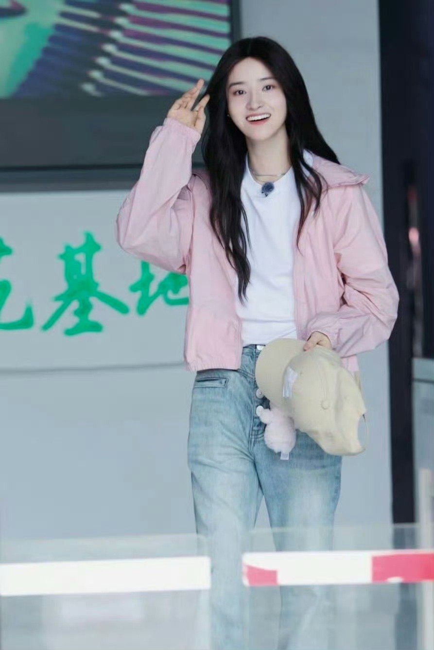蒋一侨长发“不可能，这是蒋一侨？”哈哈哈一个比一个震惊，长发造型真的很突破了，这