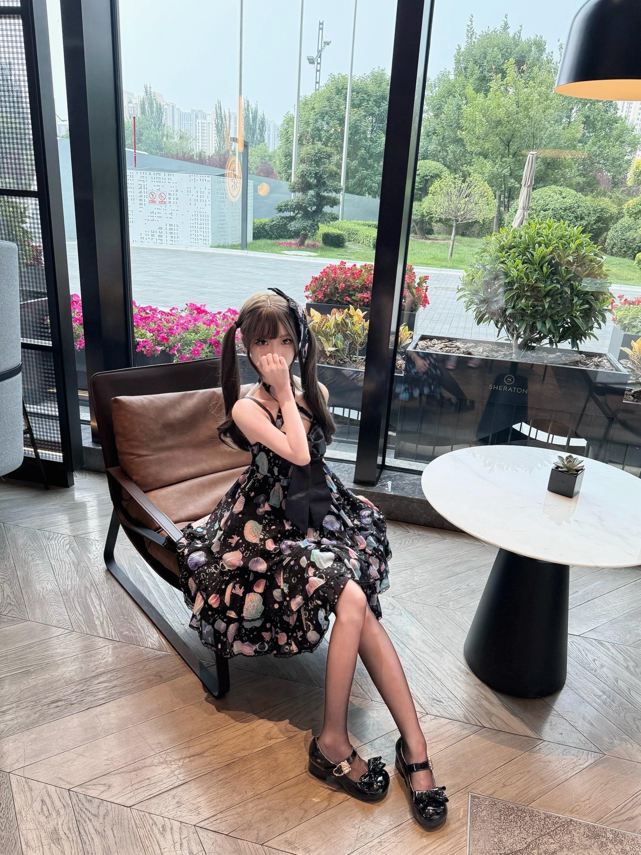 很多时刻我都想离你近点再近点 近到我的眼泪能顺着脸颊滑落到你怀里