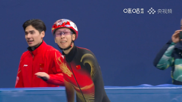 孙龙银牌 也是不容易好了，可以睡觉去了 但是差金牌就0.03秒，还是真的好可惜啊