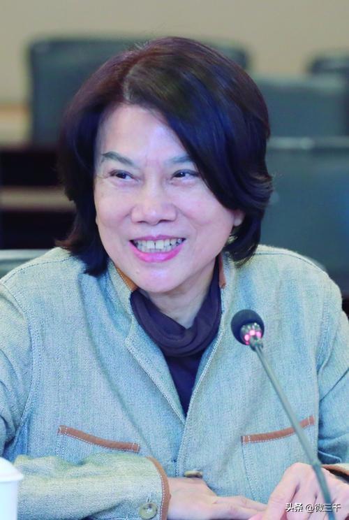 董明珠“坚决不用海归”的做法虽显武断，但企业用人的自主权理应得到尊重。格力有权根