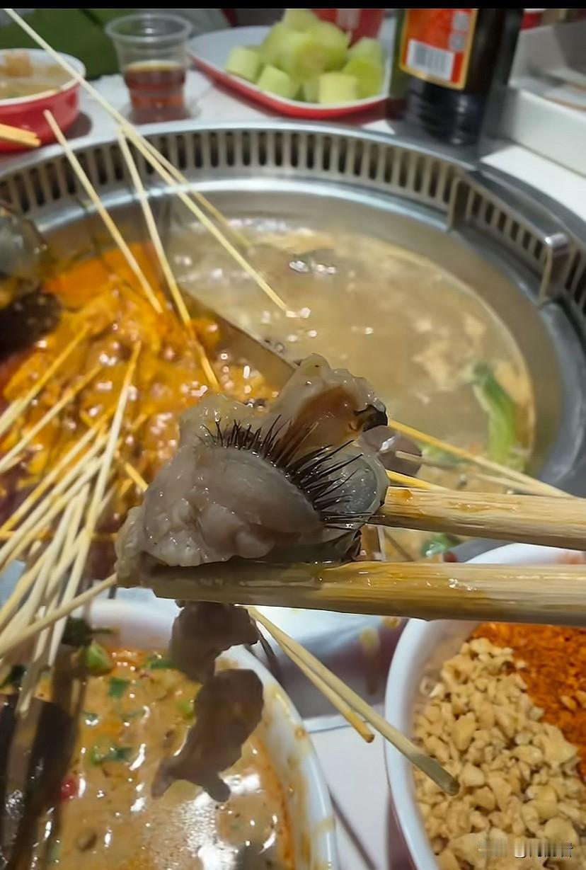 这眼睫毛有点吓人！剩下的一口也吃不进去了……生活随手拍一拍