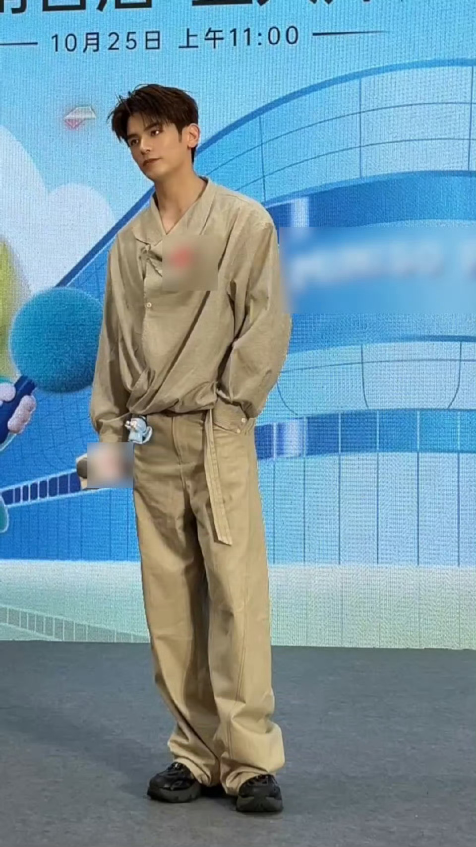 全深圳都在偶遇姚弛姚弛来了深圳也要打工刷到姚弛深圳路透，我直接疯狂心动！休闲套装