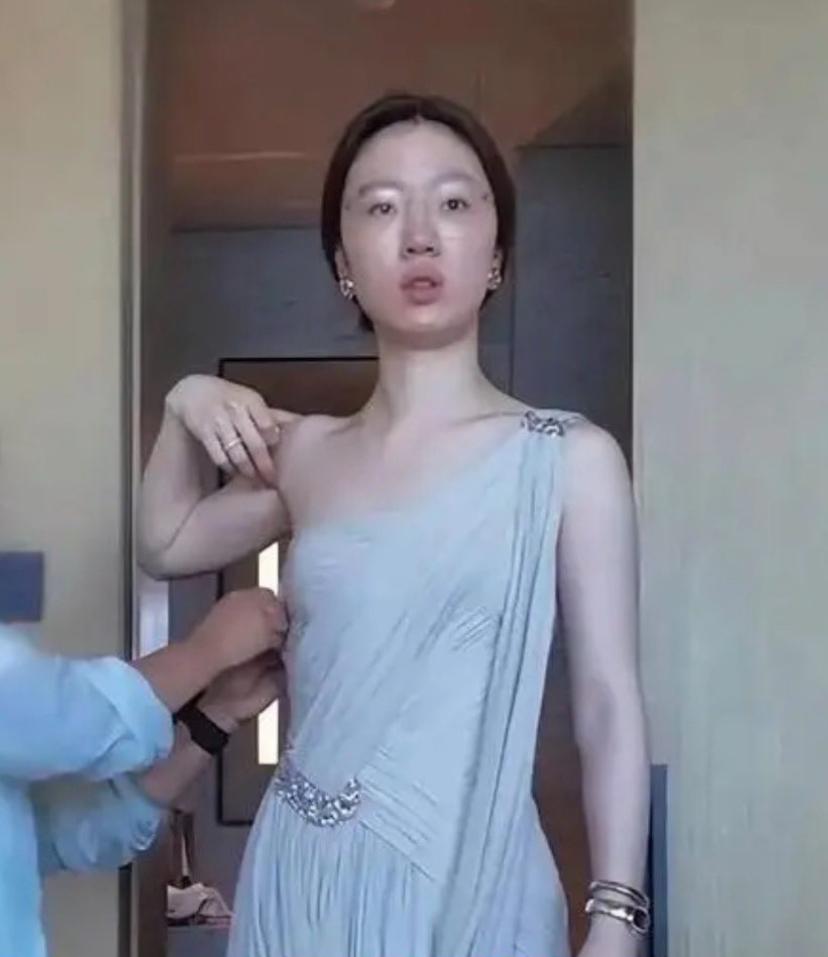 单依纯应该是内娱长相最有特色的一位了。