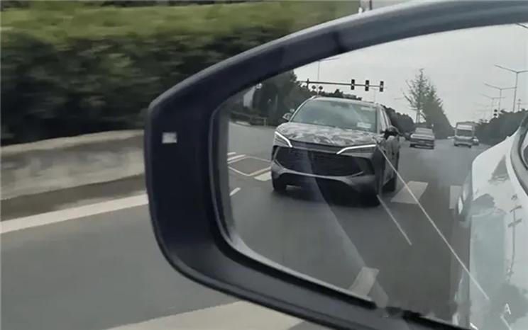 近日国内有媒体曝光了一组比亚迪宋L DM-i的路试谍照，和之前的秦L DM-i一