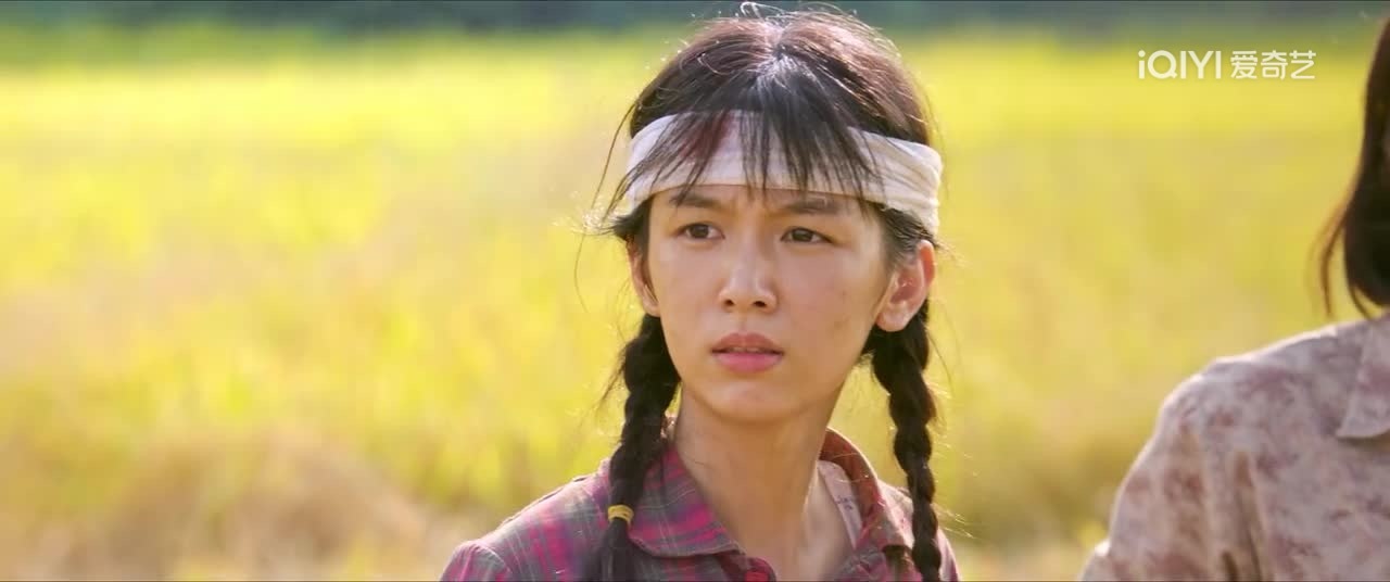 虽然待遇极差，但也算不得上争气吧，年代文里的巨ip，首日真的很一般。第一集是能看