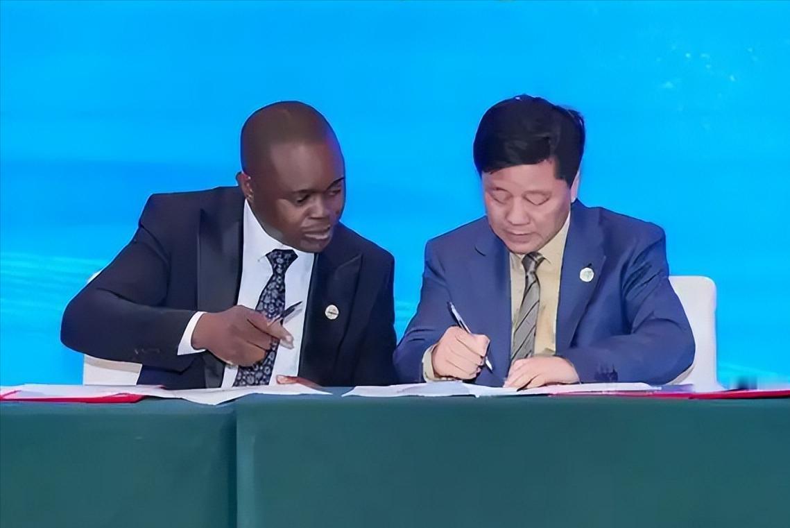 首次！莫桑比克联合声明全收中方7大顶层倡议，西方敏感议题全写入

中非联合声明向