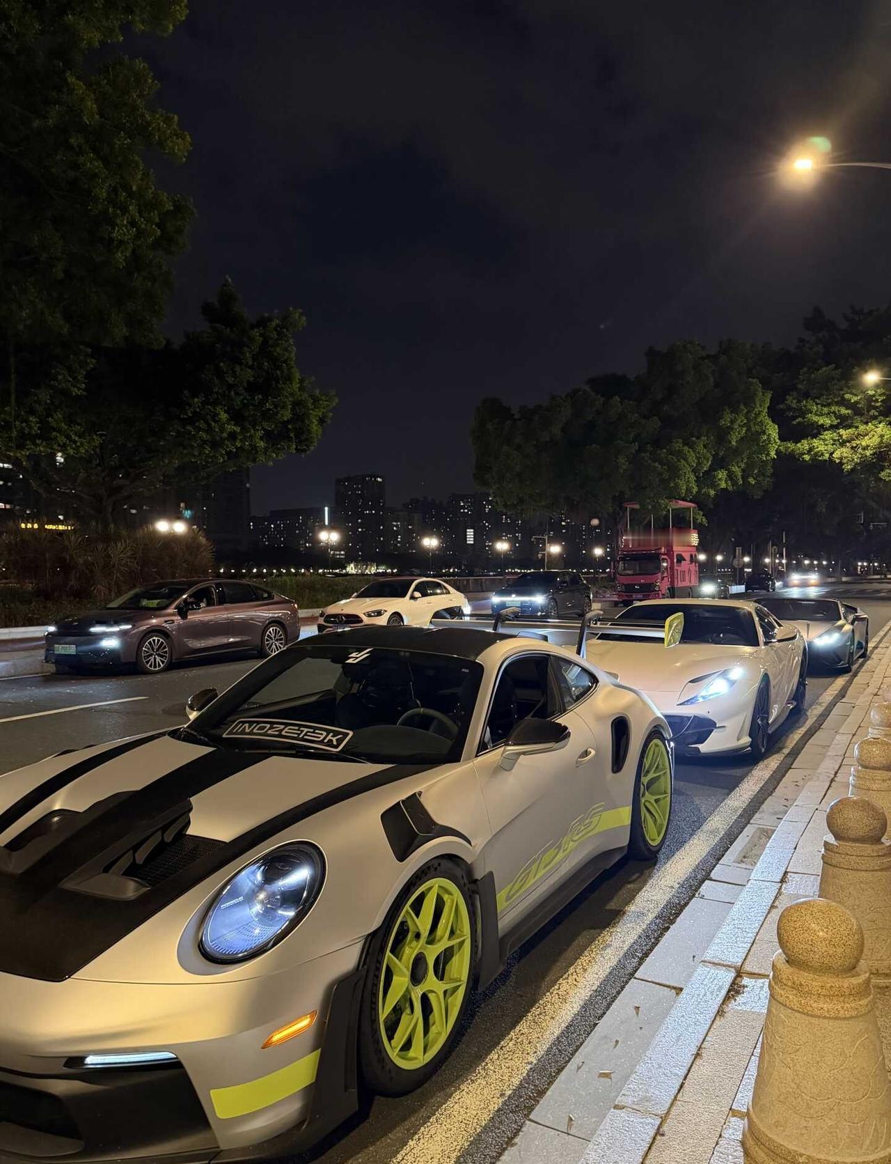 好久没开快车
gt3rs 812