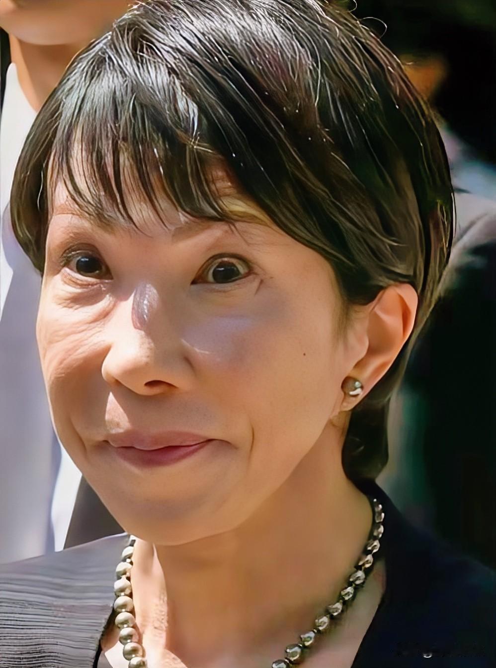 日本首位女首相高市早苗：履历挺杂，立场却很“硬”，还是妥妥的安倍路线。

高市早