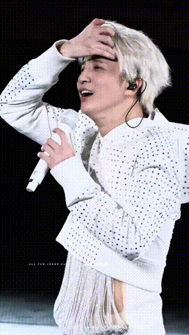 薛之谦突然出现一声很大声的长辈留给粉丝叫薛之谦的称呼不多了演唱会现场的即兴互动格