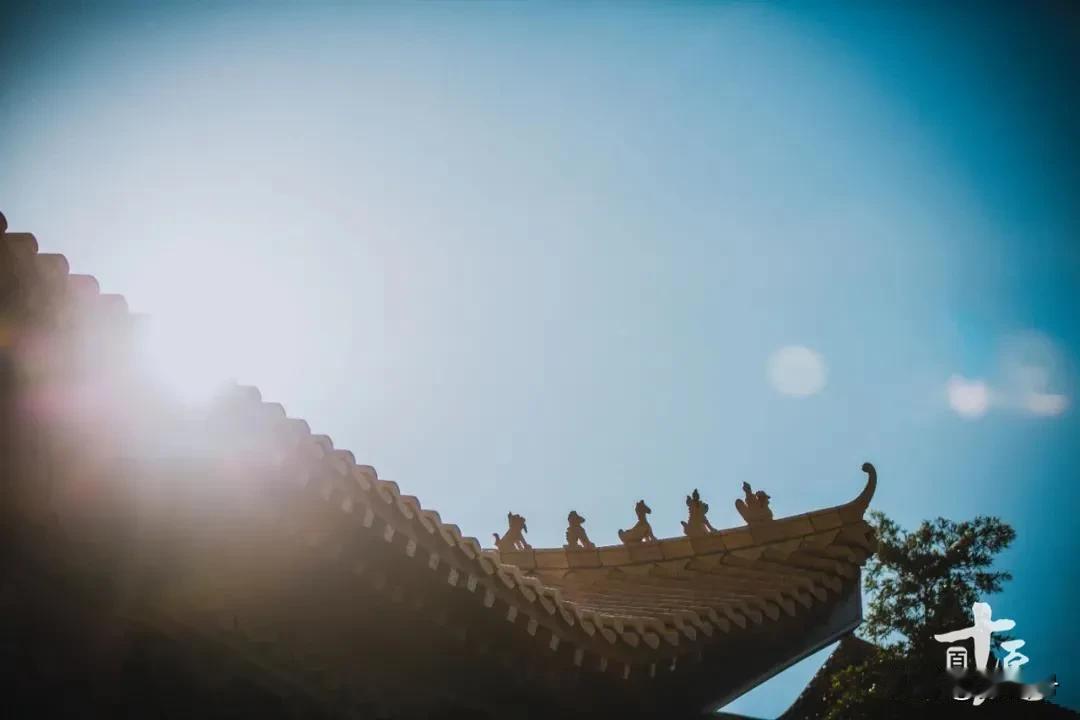 老僧三十年前未参禅时，见山是山，见水是水。及至后来，亲见知识，有个入处，见山不是