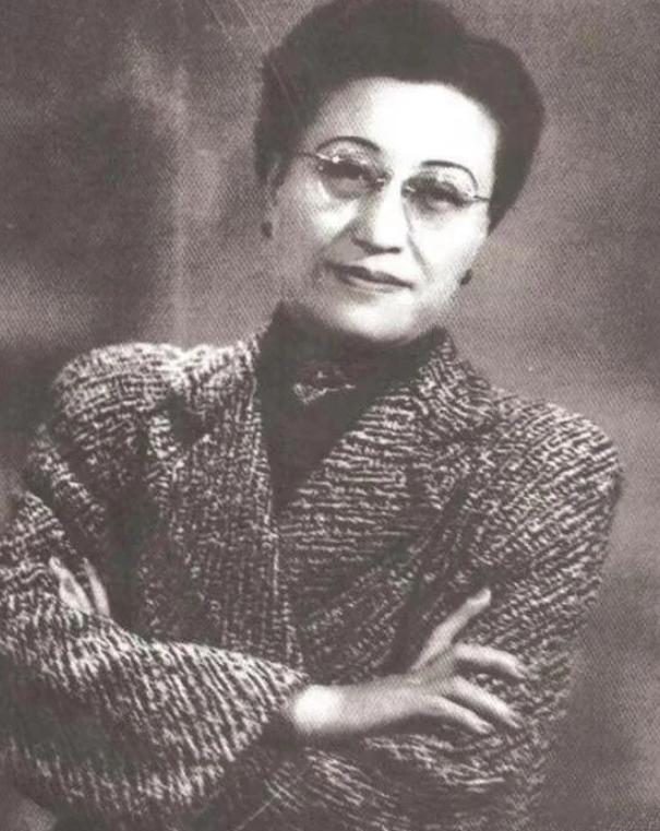 1961年冬天，周恩来在西花厅会见了蒋介石的前妻陈洁如。对方开口第一句话，便是哀