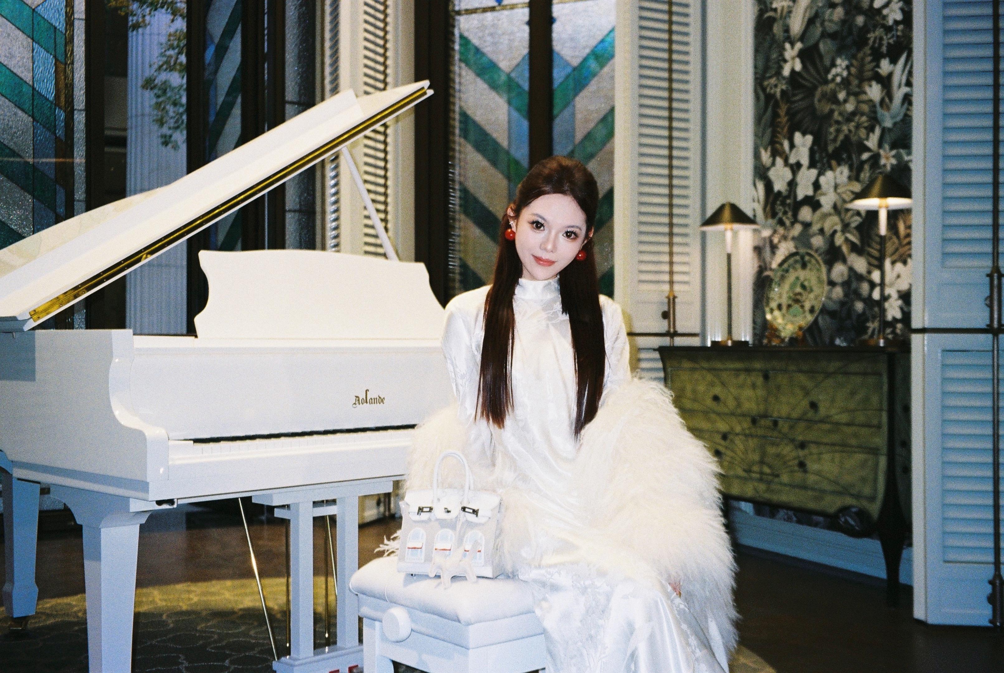 以前觉得两个人相爱就没有什么能阻挡 现在知道了 还有现实 脾气 谎言 ...