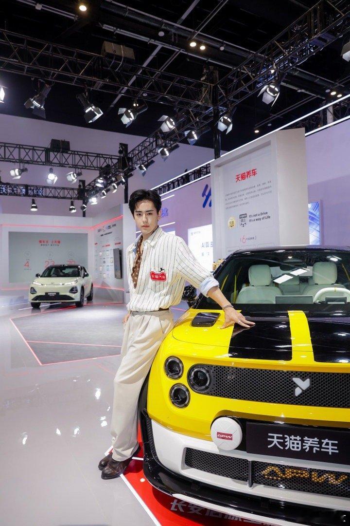 百亿车补认准天猫 天猫车展的车模星味儿十足，气质出众自带氛围感。天猫卖整车了 天