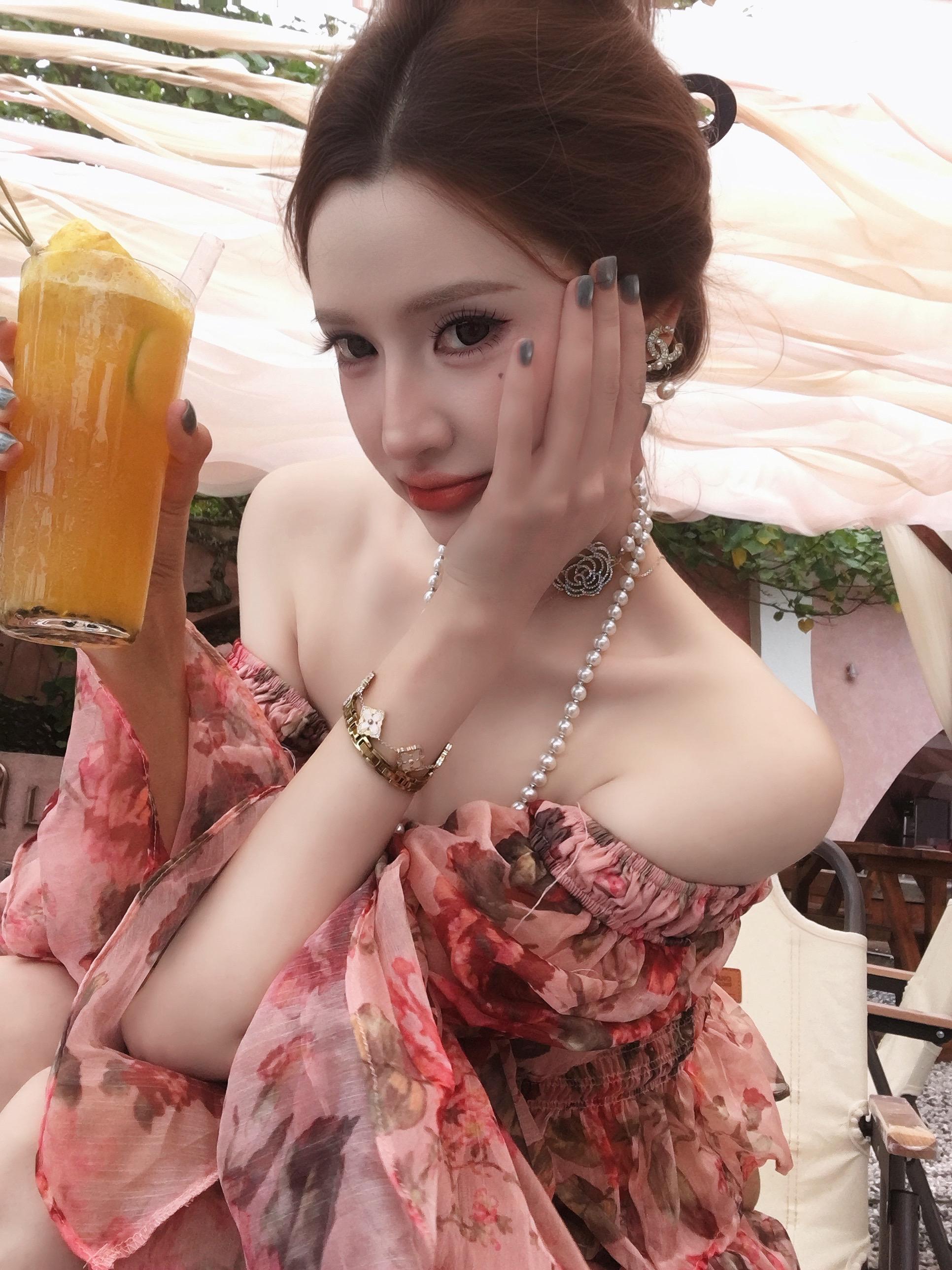 女人啊 就该美而自知。