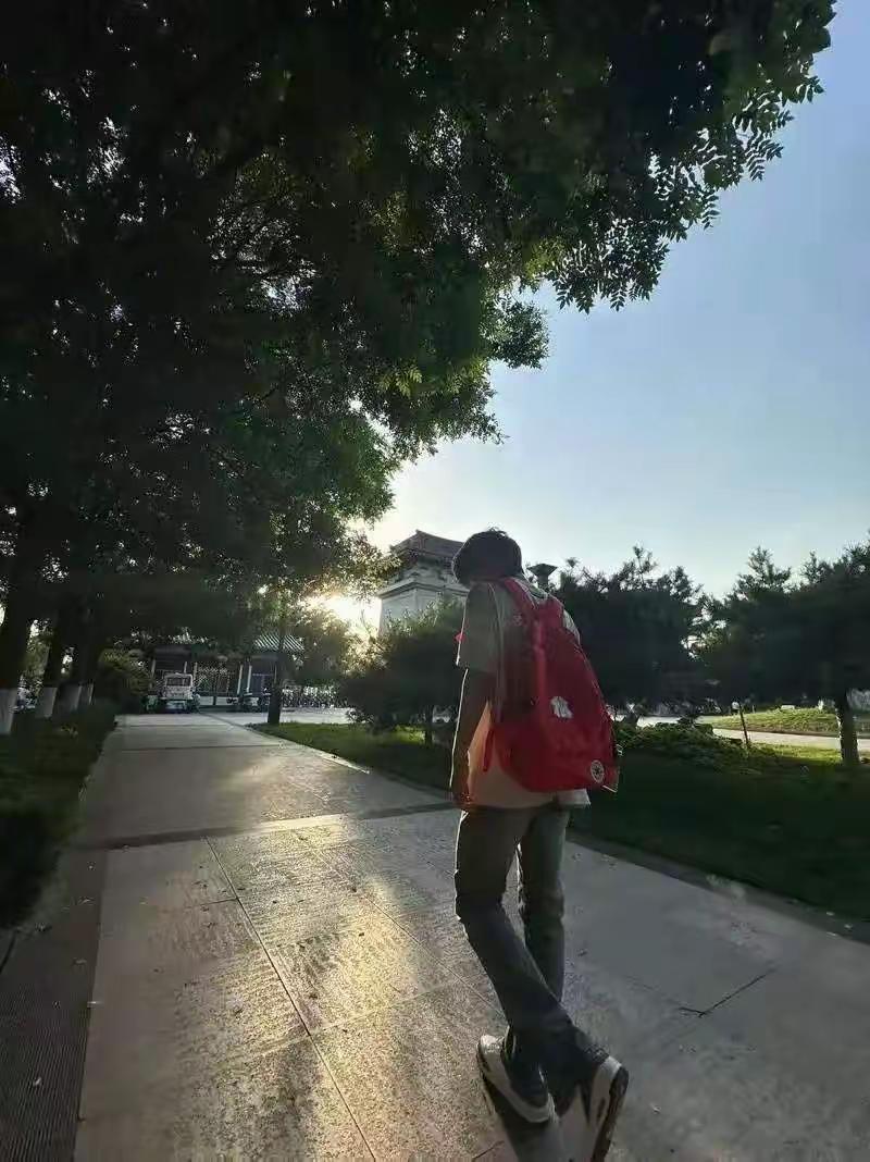 这事儿听着真让人心里堵得慌。

我有个老朋友，他们家三代从医，爷爷是外科一把刀，