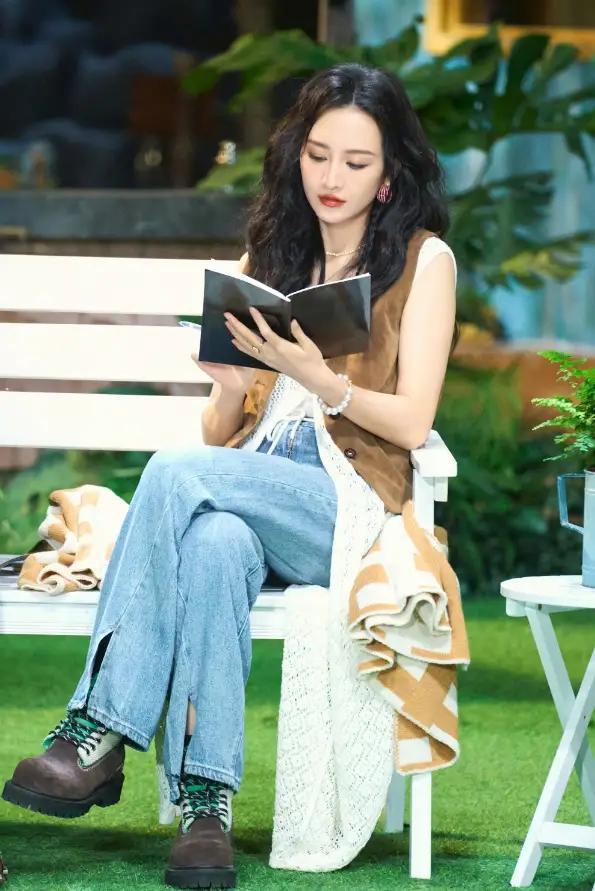 重庆校花美女，身高1.68米，青春靓丽，美丽动人，网犮：此女子只有天上有