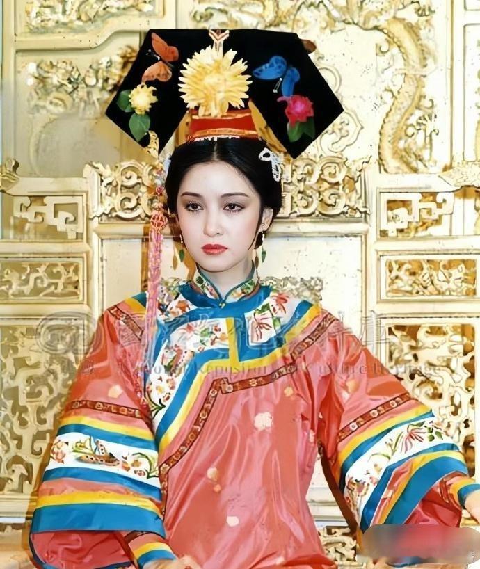 本来觉得林青霞的骨相，就是一等一的优越了，没想到胡因梦的骨相更加绝，而且她不管是