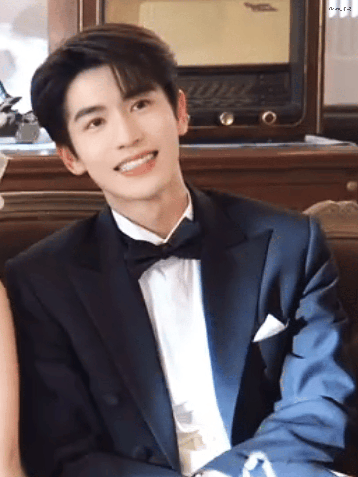明媚小狗 张凌赫慕容清峄