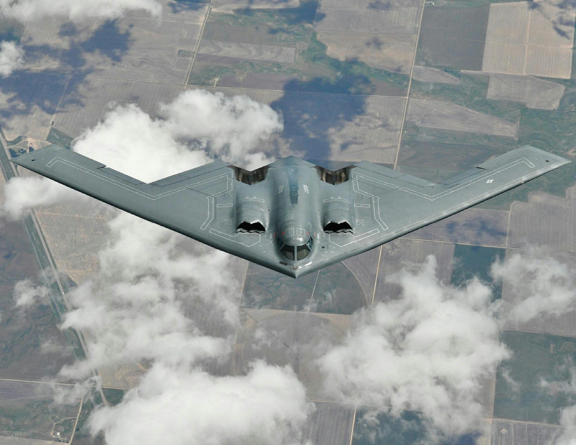 每天认识一件兵器 美国B-2“幽灵”战略轰炸机B-2“幽灵”（Spirit）轰炸