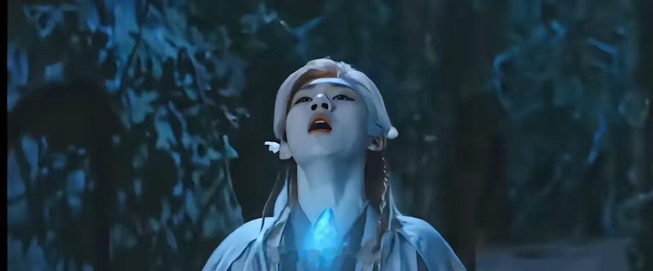 《白月梵星》慕九就是梵樾救下的容先和玲珑的那个孩子，因为先天不足天生孱弱，常媚为