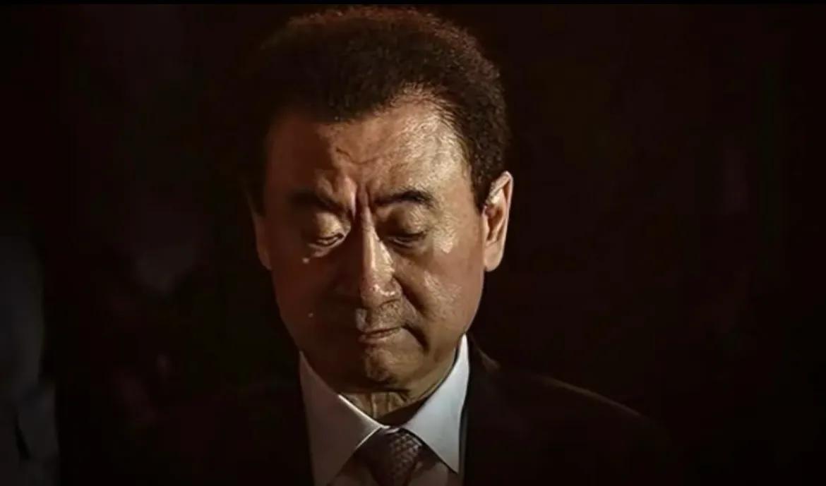 显然，王健林正面临着重大的困境。
为了应对资金压力，王健林最近将英国的游艇制造公