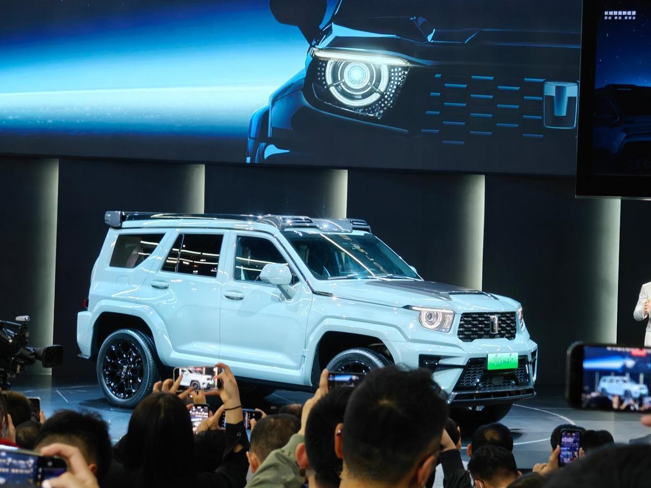 广州车展坦克发布了新车，坦克 700Hi4-T 首发限定版，70 台， 售价 7
