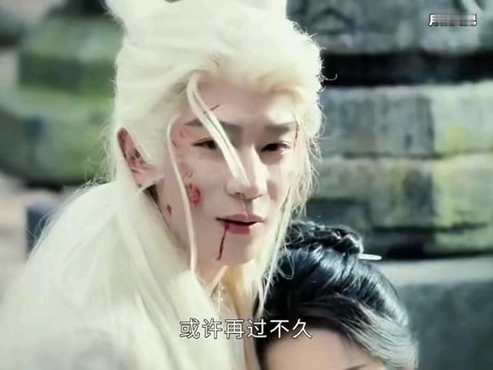 武拾光阻止雾妄言断尾他尾根的鳞片开始发烫，那是断尾前的灼 痛预 警。武拾光抓住他