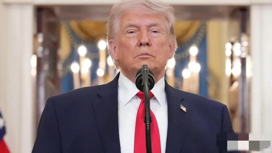 特朗普今天发文说：“中方对霍尔木兹海峡得以开放/迅速恢复开放感到非常高兴。我们在