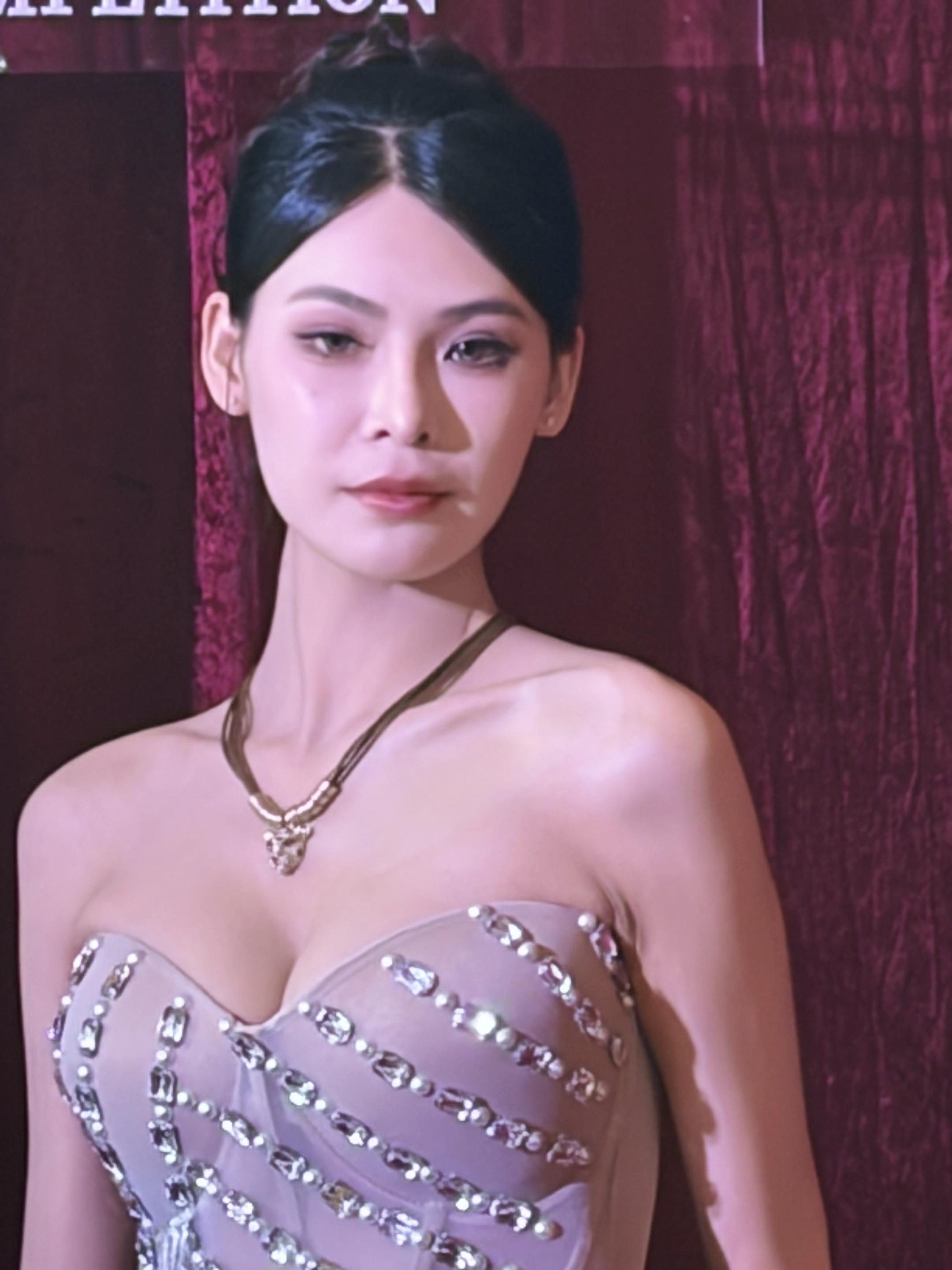 红毯女神 颜值秀场气质女神 审美力才是核心竞争力 抹胸礼服造型 女明星的晚礼服